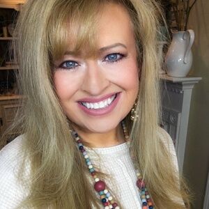 Meet your Posher, Angela